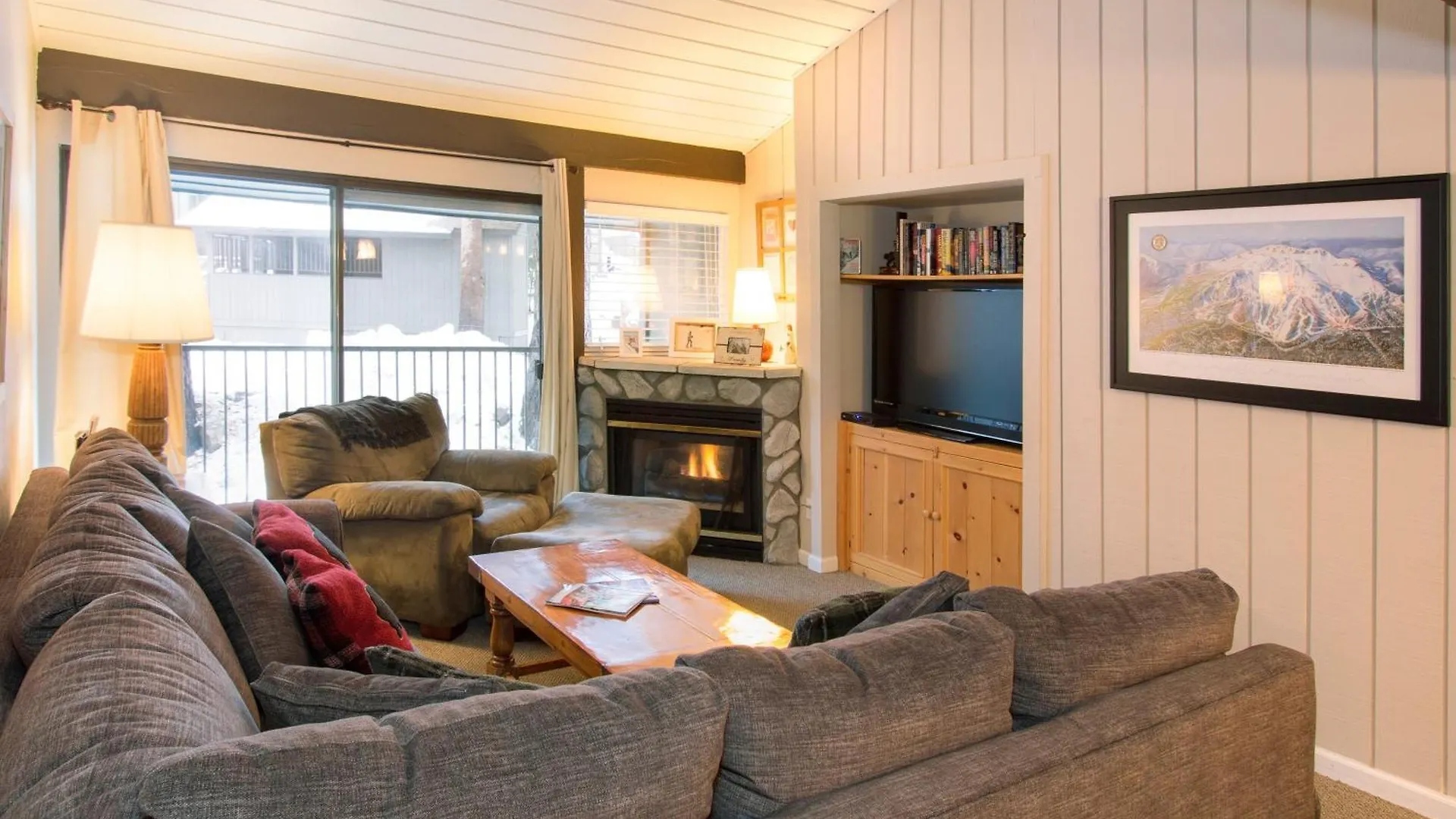 St Anton Wooded View 2-Bedroom Condos With Ski Lockers Mammoth Lakes
